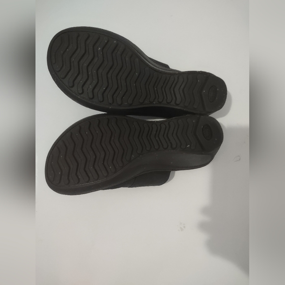 UGG Clog Tooth Toggle Shearlings - Picture 4 of 11